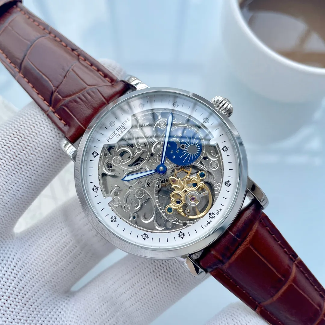 【Foreign Trade Import】💰1520! Patek Philippe (top quality, outstanding debut) 🎉🎉 [Type]: Boutique men's watch (top) exquisite quality [Strap]: Genuine leather strap (durable) [Movement]: Top mechanical movement (stable) [Material]: Mineral super strong mirror (wear-resistant) Exquisite quality Generous style Excellent temperament Wisdom and exclusivity [Size]: 42mm in diameter and 12mm in thickness Hot sale on the market! Welcome to reprint!